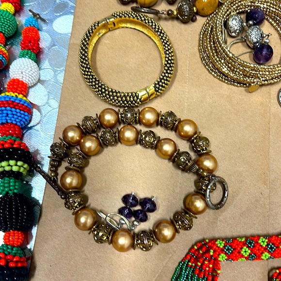 JEWELRY - MISCELLANEOUS COSTUME - Picture 4 of 6